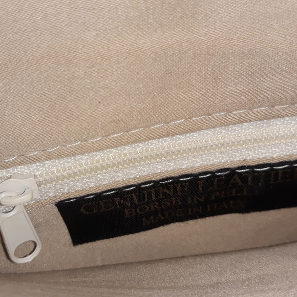 L'Artigiano Sorrentino Italian Leather Crossbody - Picture 7 of 9